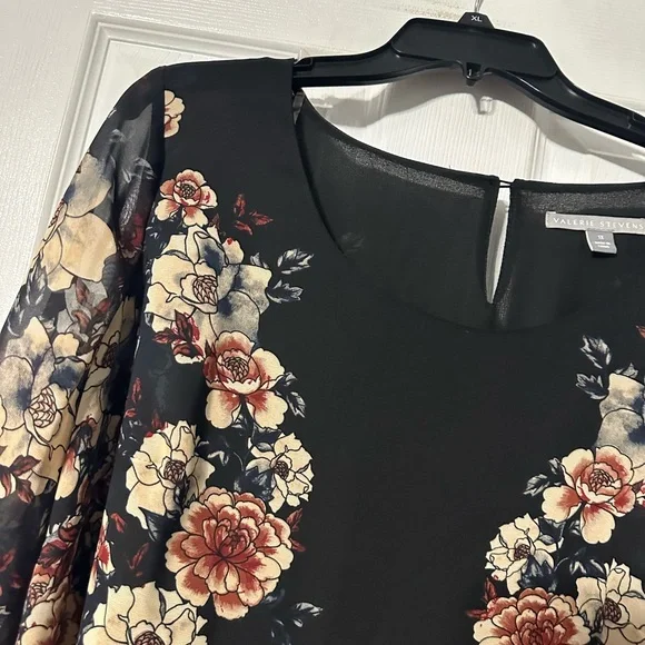 NWT Valerie Stevens Plus Floral Blouse - Picture 4 of 16